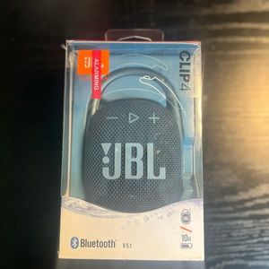 10hr battery, nonslip body with integrated carabiner IP67 dust/waterproof rating